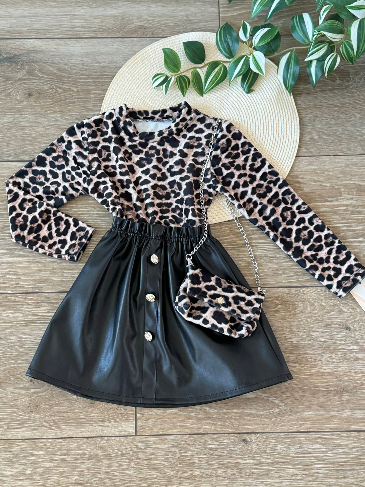 Leather look en leopard dress