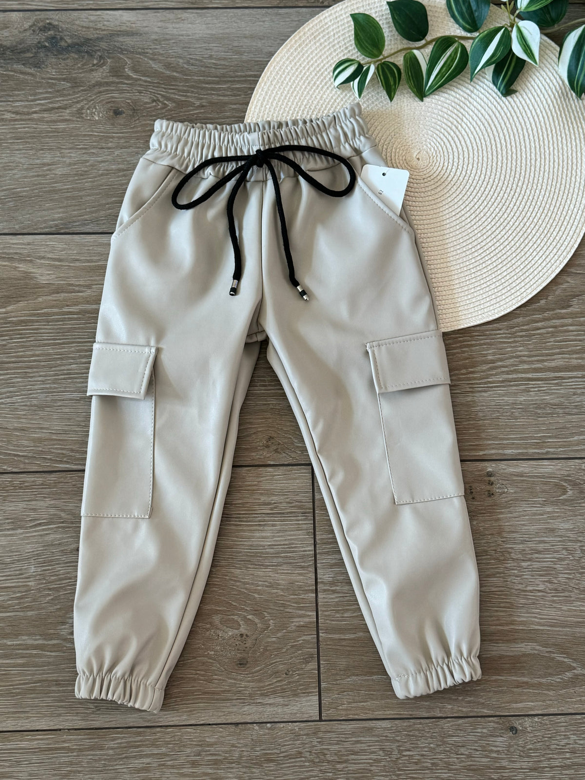 Leather look cargo broek