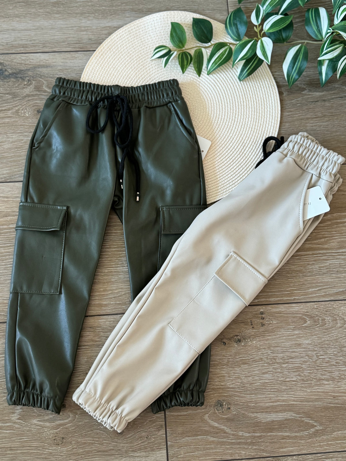 Leather look cargo broek